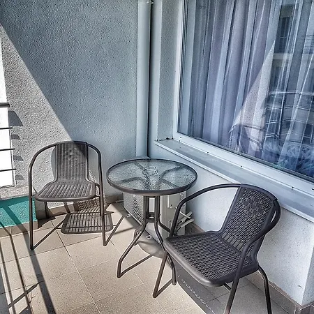 Arianna Summerland Apartment *