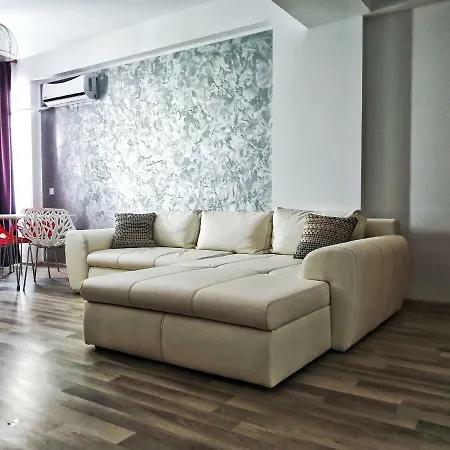 Arianna Summerland Apartment